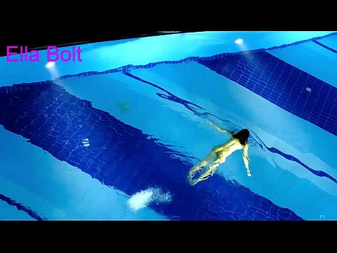 ❤️ Não consigo parar de ver, jovem loira apanhada a nadar nua na piscina da estância balnear ELLA BOLT Porno vídeo em pt.yespornpics.ru ﹏