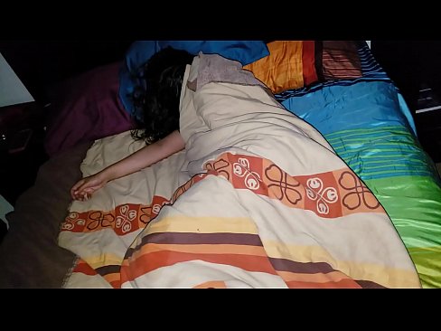 ❤️ Stepson berating a sua jovem madrasta enquanto ela dorme. Porno vídeo em pt.yespornpics.ru ﹏